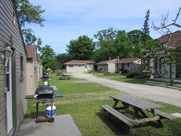 Courtyard view - The Maples Cottages (Saugeen Shores)