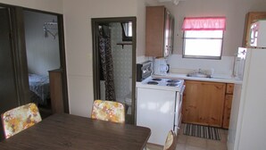 トラディショナル コテージ 2 ベッドルーム キッチン (Cottage B) | WiFi (無料)