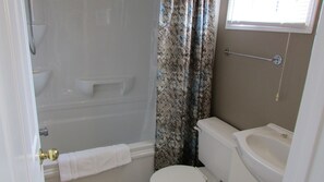 Family Cottage, 3 Bedrooms, Kitchen, Courtyard Area | Bathroom | Towels - The Maples Cottages (Saugeen Shores)