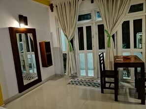 1 habitación, ropa de cama de alta calidad y escritorio 