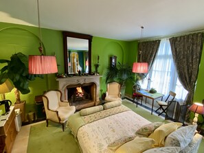 Individually decorated, individually furnished, desk, free WiFi - Manoir des Cavaliers - BnB (Vineuil-Saint-Firmin)