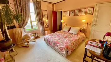 Habitación doble superior, vistas al patio | Decoración individual, mobiliario individual, escritorio y wifi gratis