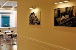 Interior - La Fontanina Suites (Naples)