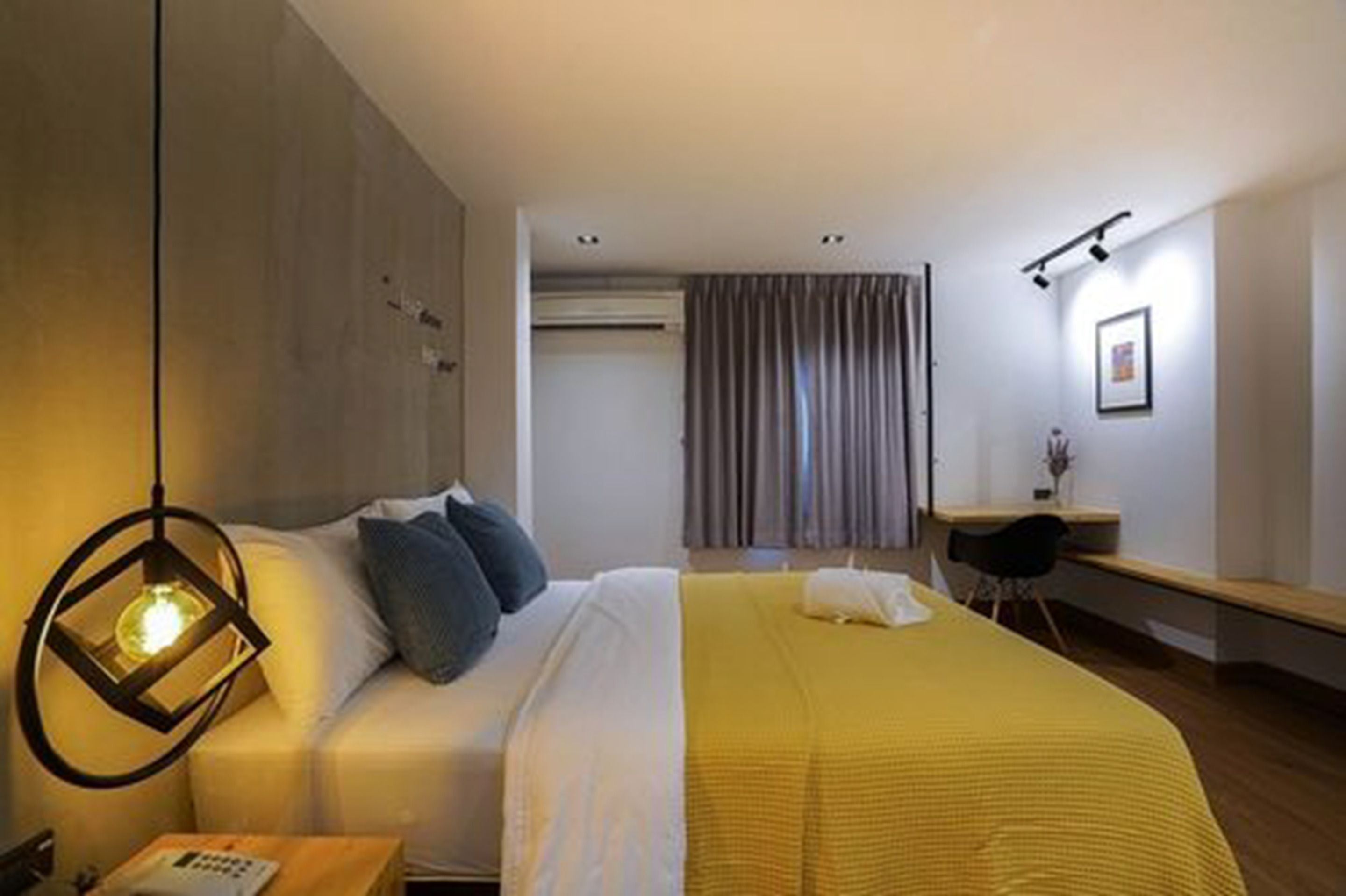 superior queen room | desk, free wifi, bed sheets