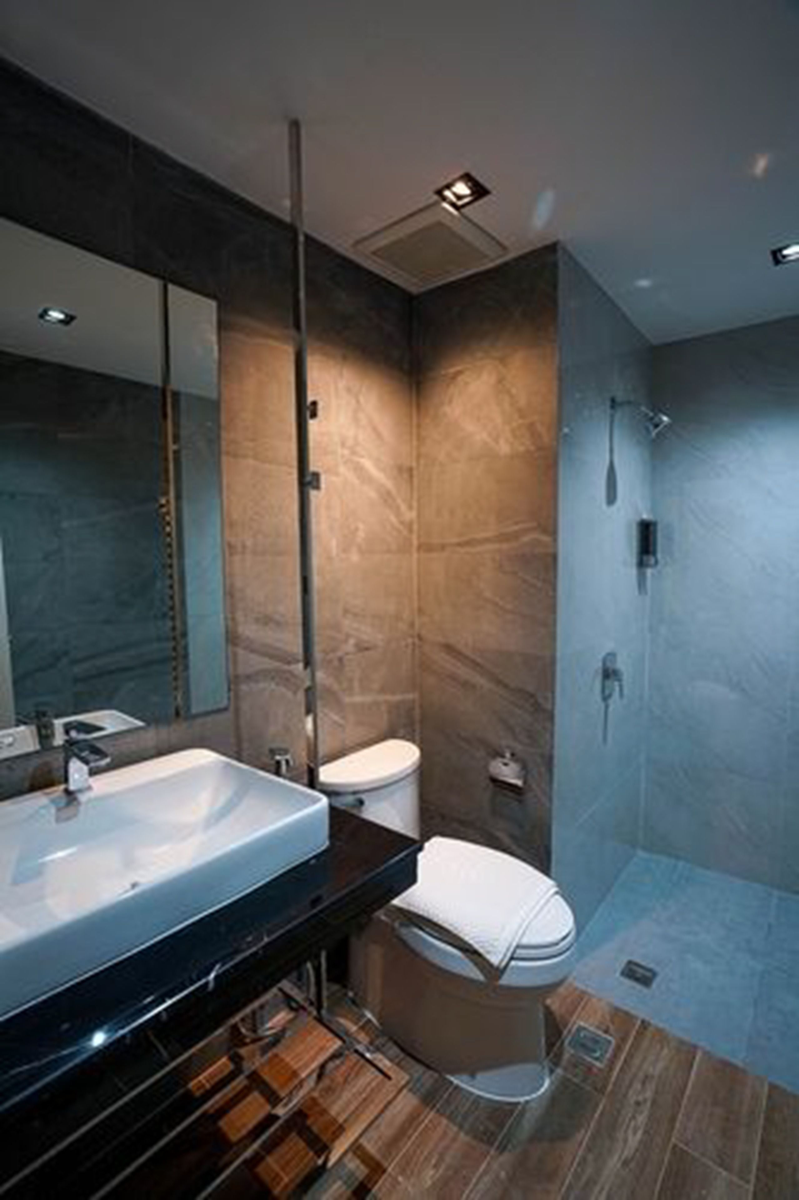 shower, free toiletries, towels