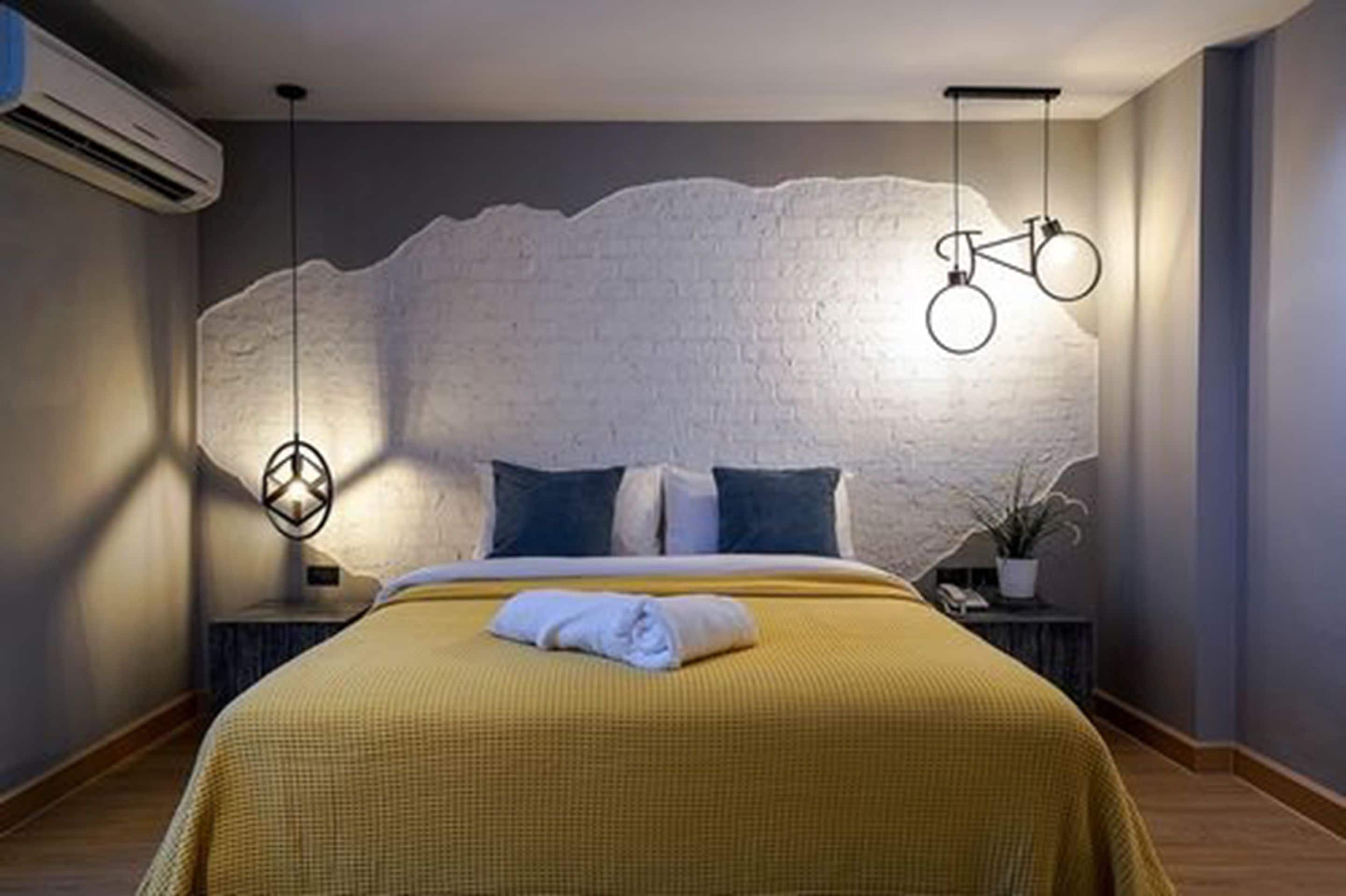 superior queen room | desk, free wifi, bed sheets