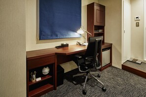 Safe på rommet, individuelt innredet og strykejern/-brett