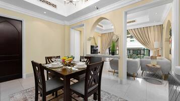 Leilighet, 1 soverom | Safe på rommet, individuelt dekorert og individuelt innredet