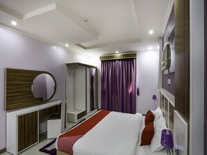 Minibar, blackout curtains, soundproofing, iron/ironing board - Asoul 6 Hotel Suites (Riyadh)