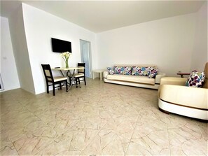 アパートメント 1 ベッドルーム | リビング エリア | 薄型テレビ