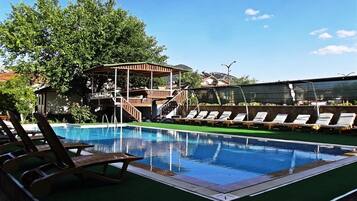 Piscina stagionale all'aperto