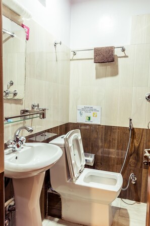 Shower, free toiletries, towels