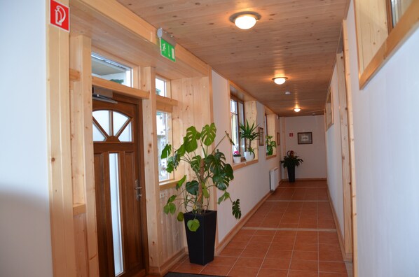 Hallway - Frühstückspension zum Schreiner (Hermagor-Pressegger See)