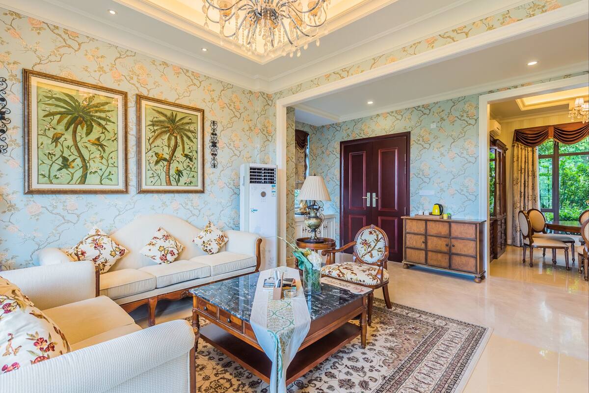 Desk, blackout curtains, free WiFi