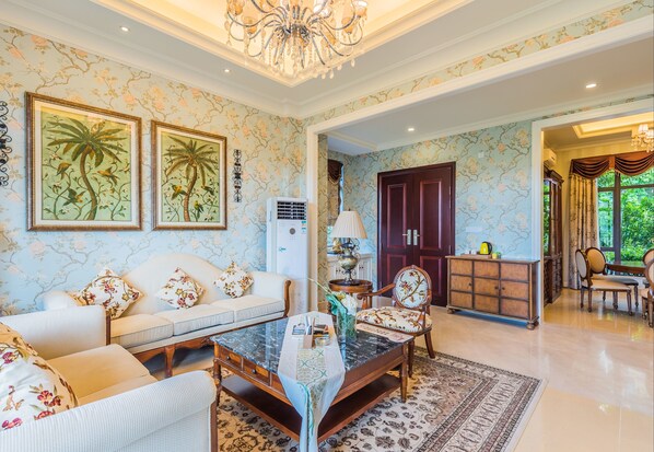 Desk, blackout curtains, free WiFi