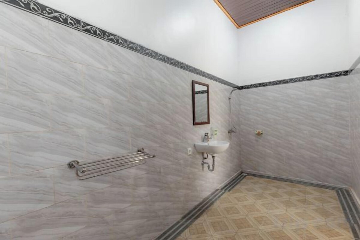 Kamar mandi | Perlengkapan mandi gratis, jubah mandi, kloset, dan handuk