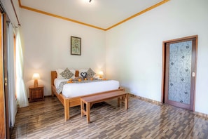 Deluxe Villa, 1 King Bed, Smoking, Pool View