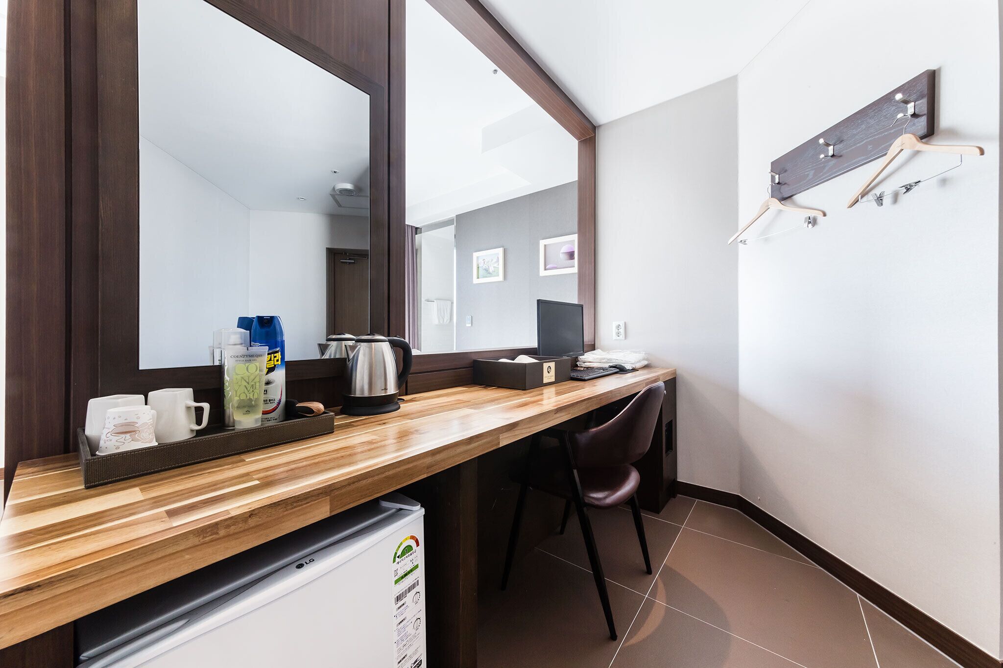 blue marine (full ocean view) | individually decorated, individually furnished, desk, laptop workspace