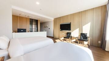 Deluxe Twin kamer | Individueel gedecoreerd, individueel gemeubileerd, een bureau