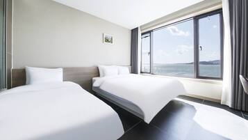 Blue Marine (Full Ocean View) | 1 ๊ฐ์ ์นจ์ค, ๊ฐ๊ฐ ๋ค๋ฅธ ์คํ์ผ์ ์ธํ
๋ฆฌ์ด, ๊ฐ๊ฐ ๋ค๋ฅด๊ฒ ๊ฐ๊ตฌ ๋น์น, ์ฑ
์