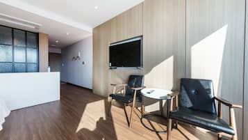 Yellow Marine (City View) | Individually decorated, individually furnished, desk, laptop workspace