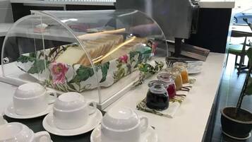 Breakfast and lunch served, local and international cuisine