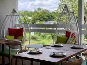 Breakfast and lunch served, local and international cuisine