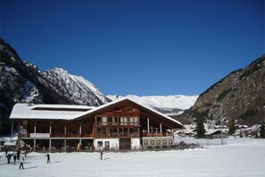 Front of property - Hotel Du Foyer (Brusson)