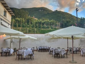 Lunch and dinner served, Italian cuisine