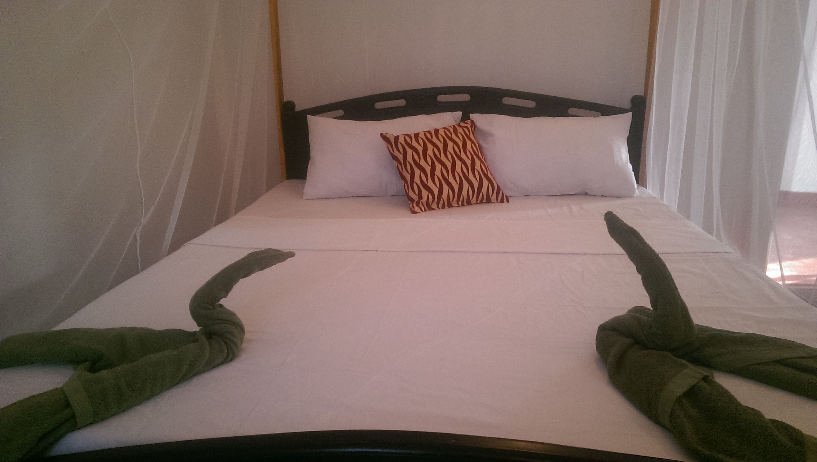 1 habitación, caja de seguridad en la habitación y escritorio 