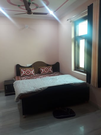 Caja de seguridad en la habitación y escritorio