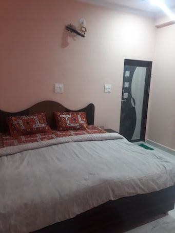 Caja de seguridad en la habitación y escritorio