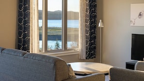 Executive Suite, 2 Bedrooms, Ocean View | Living area