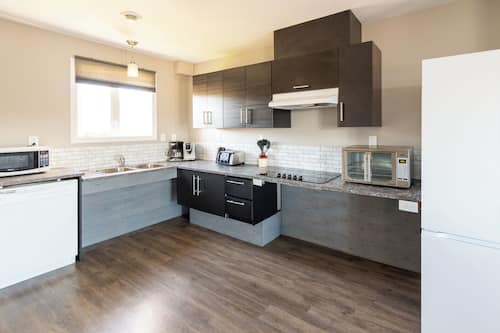 Executive Suite, 2 Bedrooms, Ocean View | Private kitchen