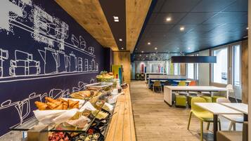 Tägliches Frühstücksbuffet gegen Gebühr
