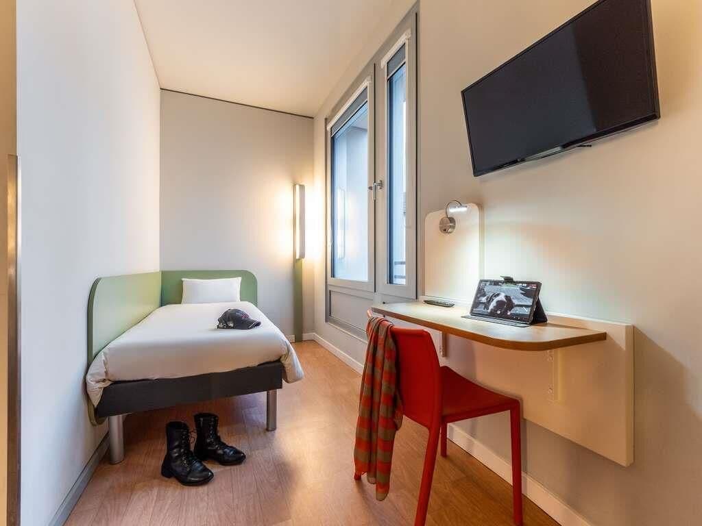 Camera Standard, 1 letto matrimoniale | Biancheria da letto ipoallergenica, una scrivania, Wi-Fi gratuito