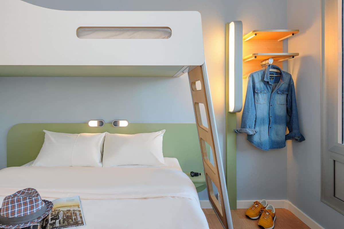Standard Triple Room | Hypo-allergenic bedding, desk, free WiFi, bed sheets