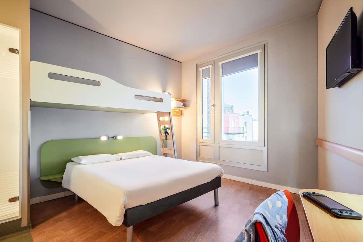 Loft standard | Roupas de cama antialérgicas, escrivaninha, Wi-Fi de cortesia