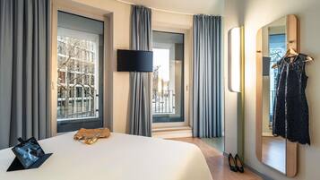 Ropa de cama hipoalergénica, escritorio, wifi gratis y ropa de cama