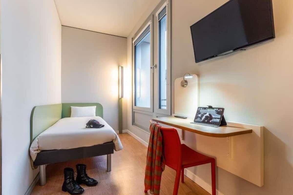 Standard Room, 1 Double Bed | Hypo-allergenic bedding, desk, free WiFi, bed sheets