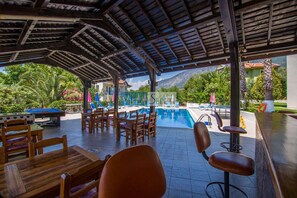 Poolside bar - Eftelya Apart Otel (Fethiye)