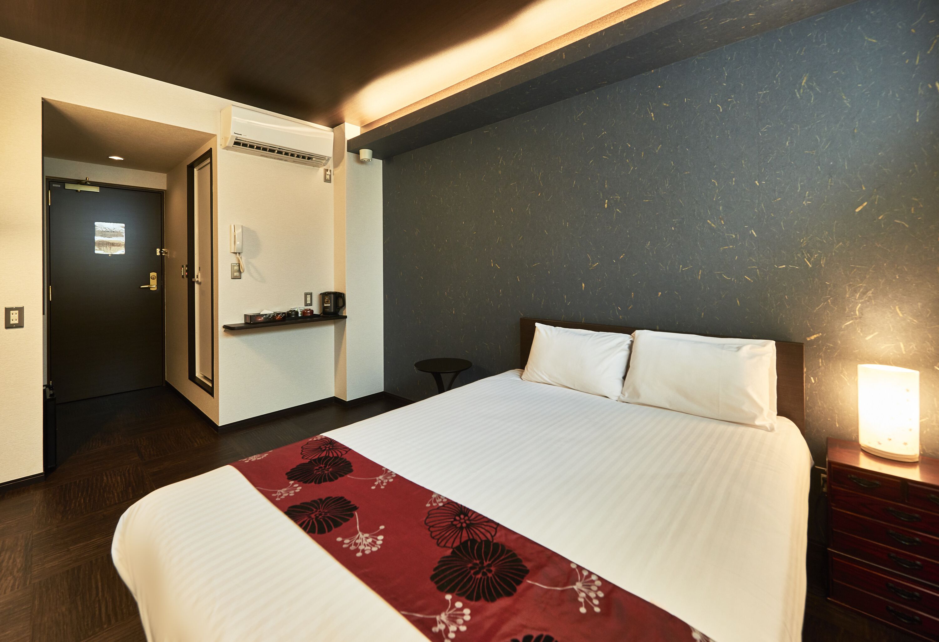 Double Room | Individually decorated, desk, soundproofing, rollaway beds