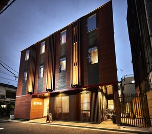 Front of property - evening/night - WAGOKORO - Hostel (Tokyo)