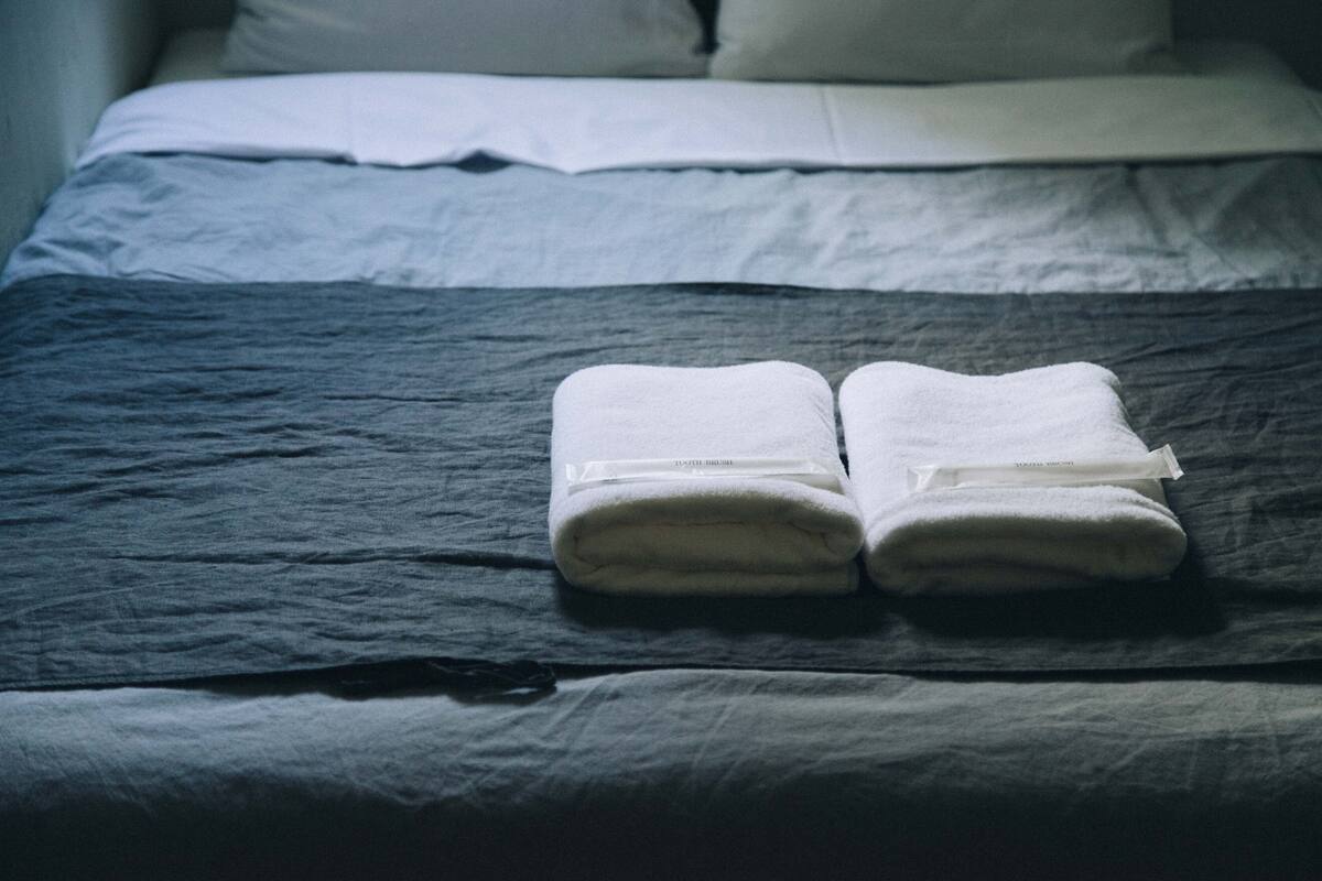 Habitación doble estándar | Caja de seguridad en la habitación, wifi gratis y ropa de cama