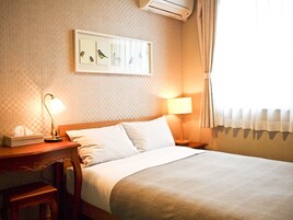 Double Room, Shared Bathroom | Free WiFi