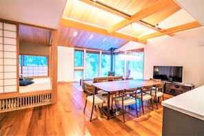 3 Bedrooms and 1 Tatami area Mountain View Lodge 11 | Living area | 40-inch flat-screen TV with digital channels, TV