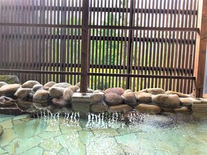Outdoor spa tub - Miru Niseko (Kutchan)