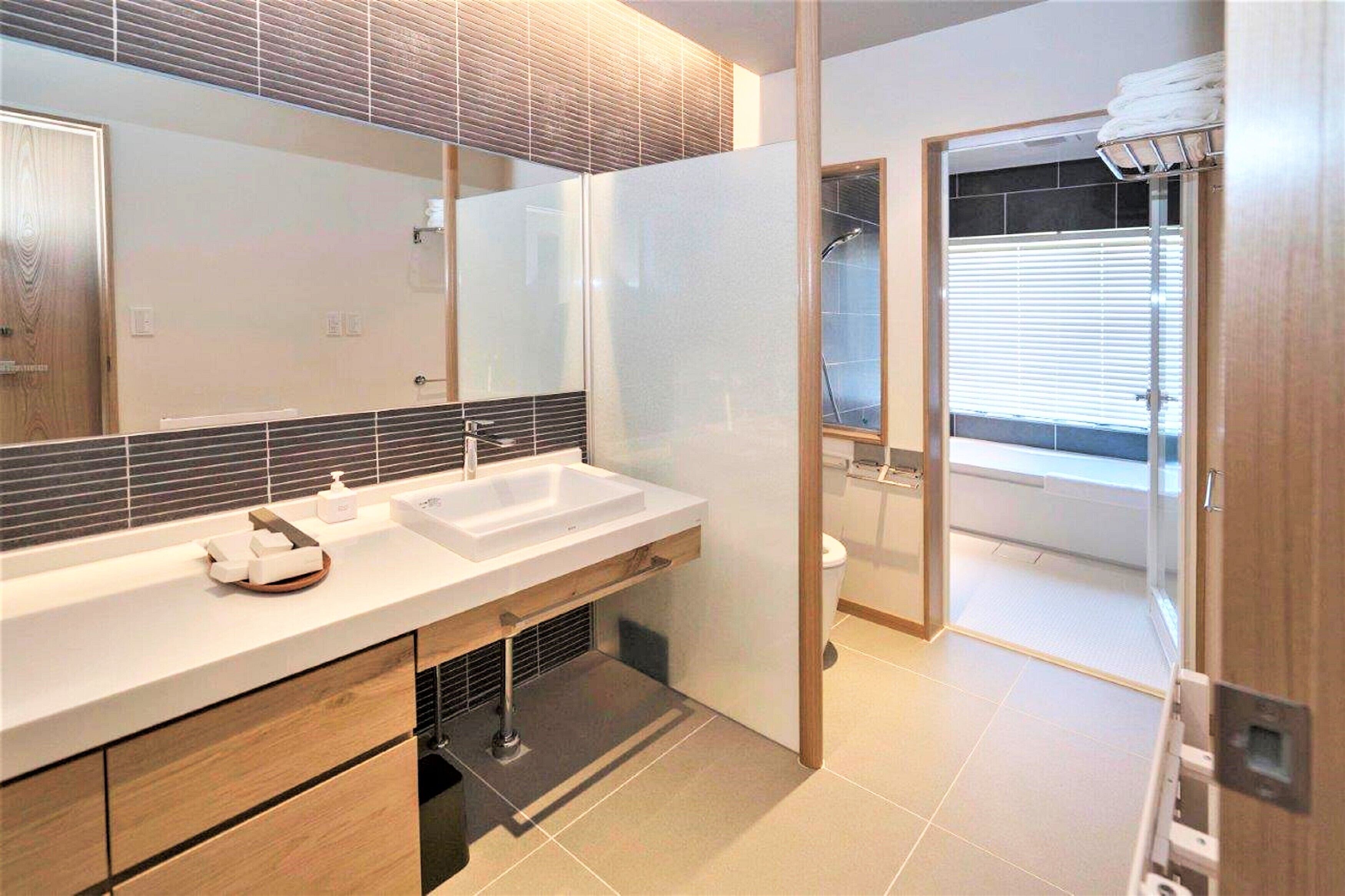 3 bedrooms and 1 tatami area mountain view lodge 11 | bathroom | combined shower/bathtub, hair dryer, bathrobes, slippers