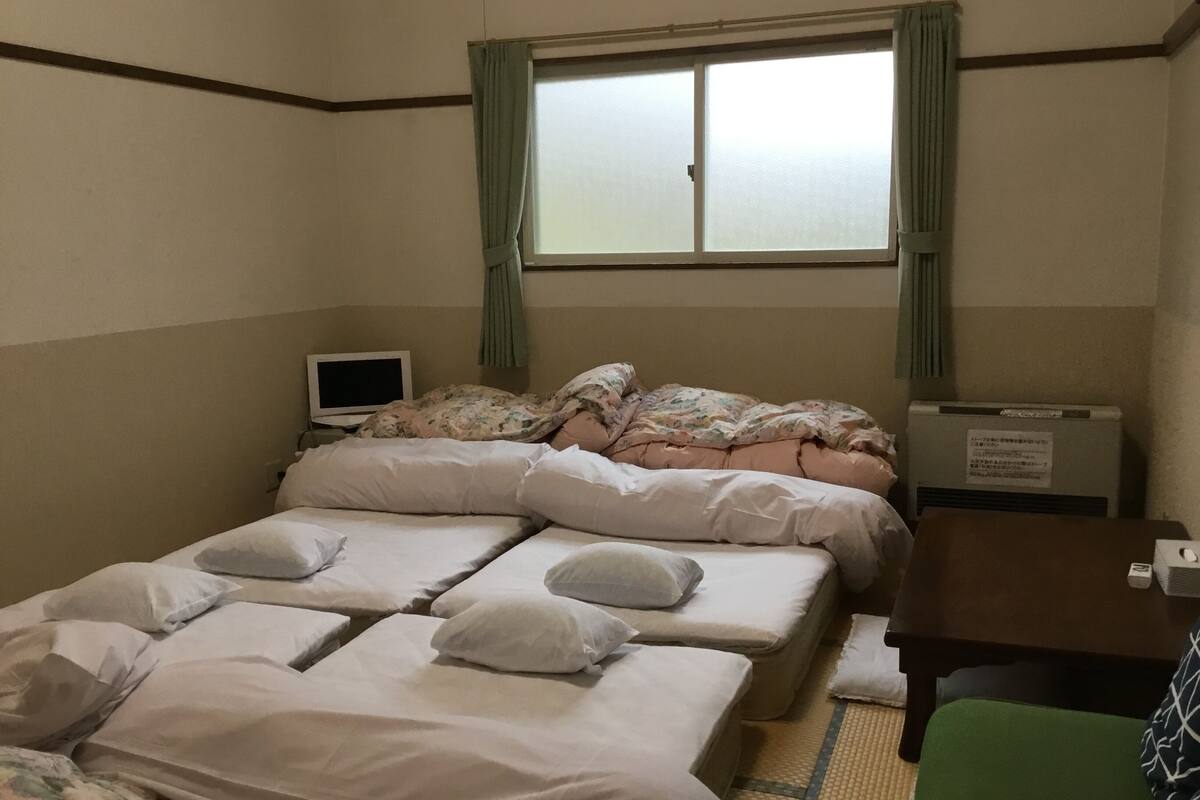 blackout curtains, soundproofing, free wifi, bed sheets