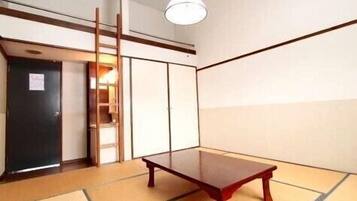 Blackout drapes, soundproofing, free WiFi, bed sheets